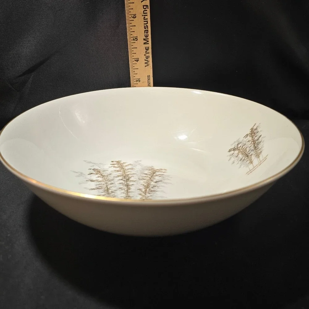 Fukagawa Arita Handpainted Porcelain Serving Bowl Pattern 901 Made in Japan Gold